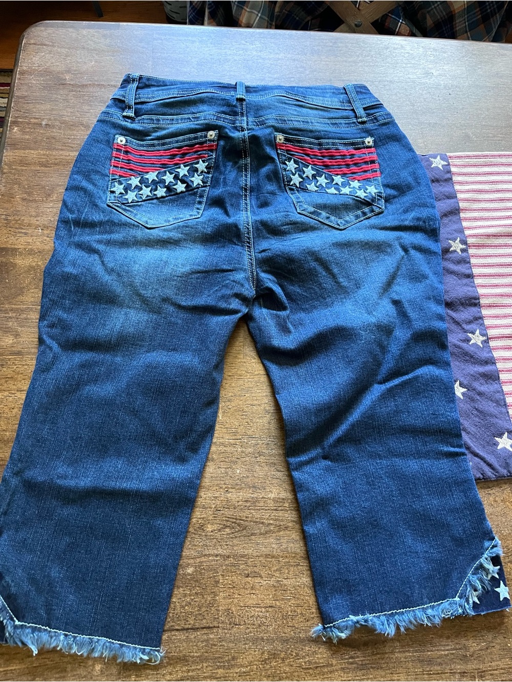 NWT Flamingals Stripe & Star Embroidery Raw Hem Mid Waist Skinny Capri Jeans - Picture 2 of 8